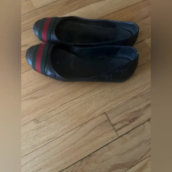 Gucci Black Flats with Red and Green Stripes - Picture 2 of 6